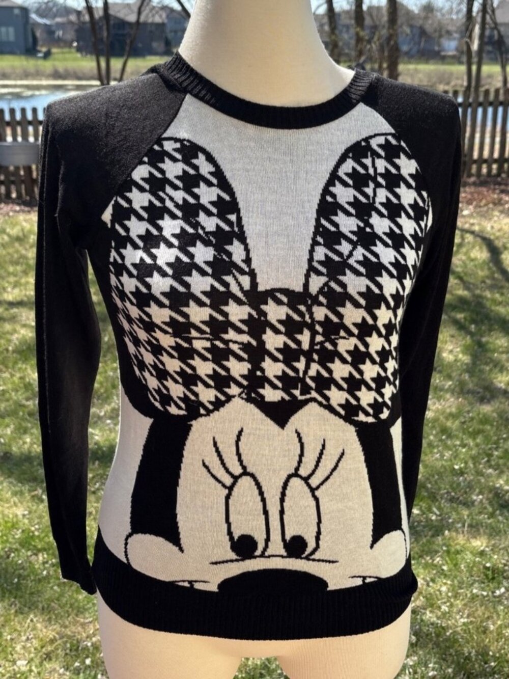 Disney Women Minnie Mouse Houndstooth Sweater Black White Long Sleeve Size Small
